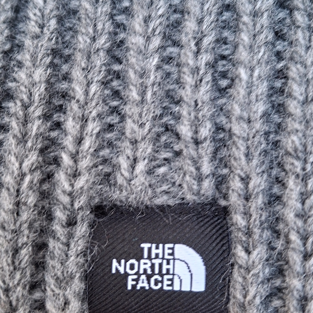 The North Face Cable Knit Beanie Hat. NWT - Picture 3 of 7